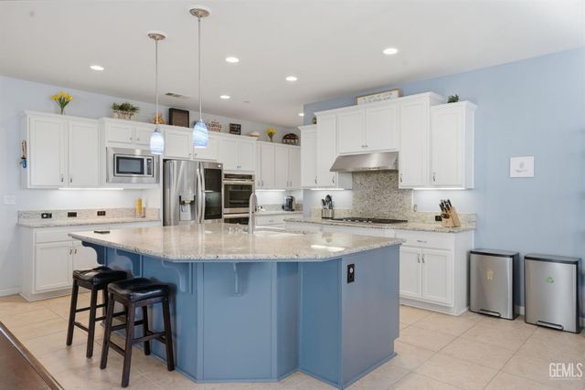 12515 Lincolnshire Drive, Bakersfield, CA 93311