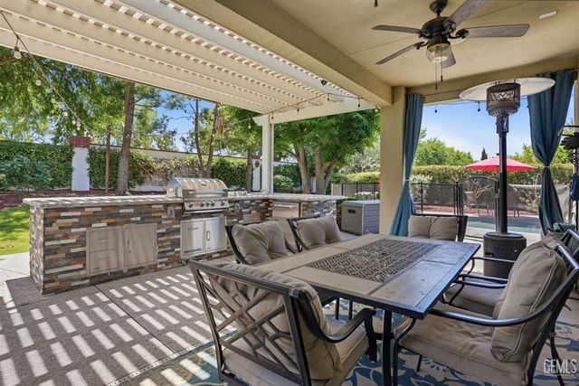 12515 Lincolnshire Drive, Bakersfield, CA 93311