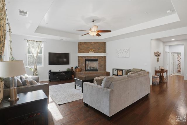 12515 Lincolnshire Drive, Bakersfield, CA 93311