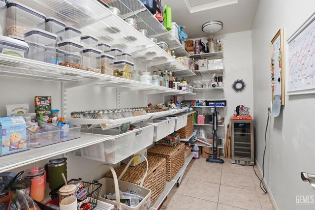 12515 Lincolnshire Drive, Bakersfield, CA 93311