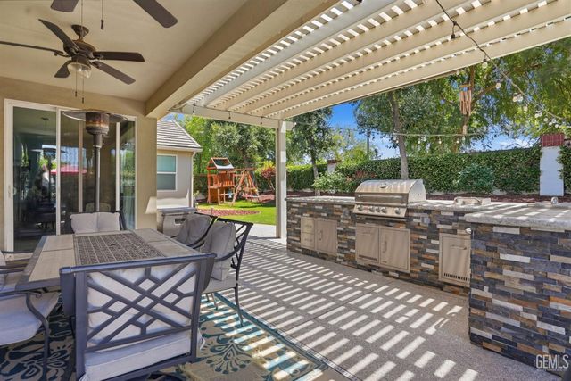 12515 Lincolnshire Drive, Bakersfield, CA 93311