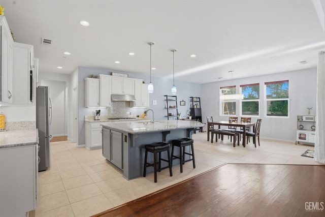 12515 Lincolnshire Drive, Bakersfield, CA 93311