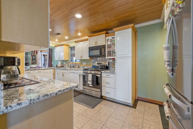 11 S Byron Drive, Lemoore, CA 93245