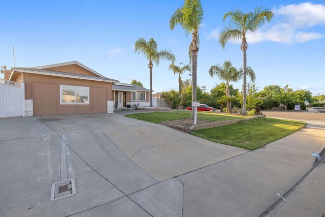 11 S Byron Drive, Lemoore, CA 93245