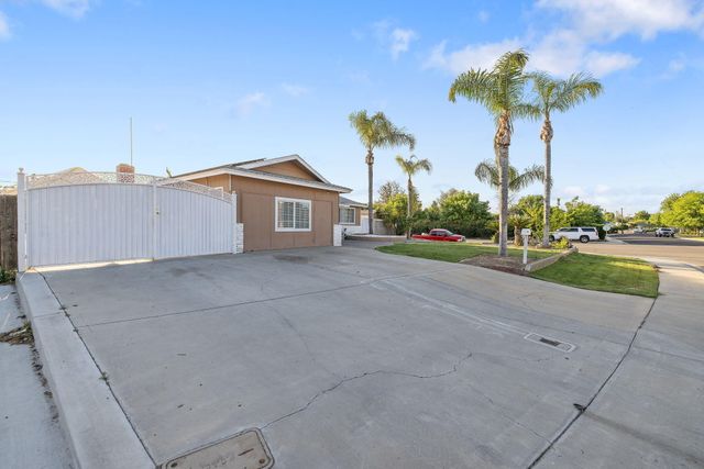 11 S Byron Drive, Lemoore, CA 93245