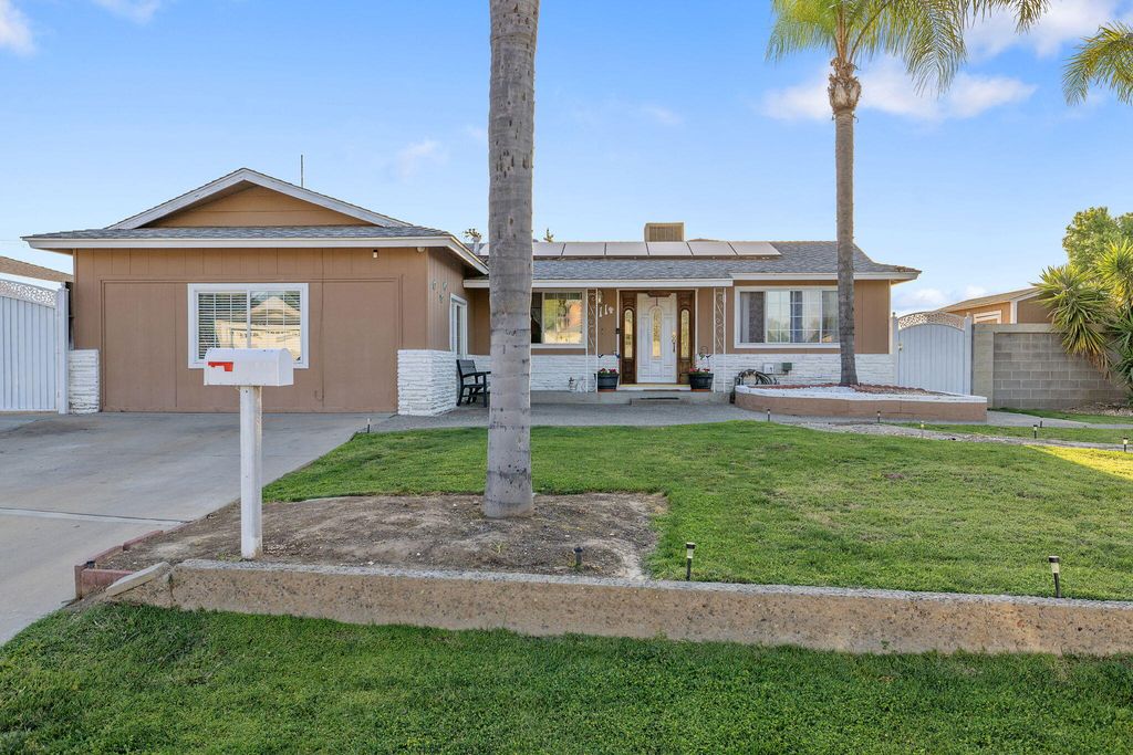 11 S Byron Drive, Lemoore, CA 93245