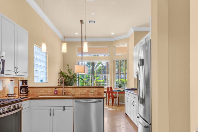 10069 Mizner Falls Way, Boynton Beach, FL 33437