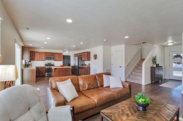 6052 S 4275 W, Roy, UT 84067