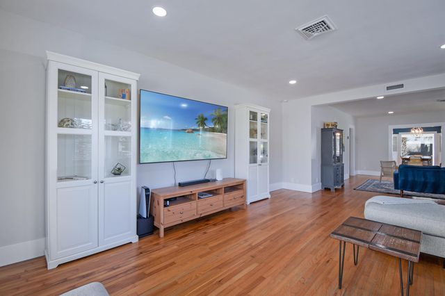 107 Arpieka Ave, St Augustine, FL 32080