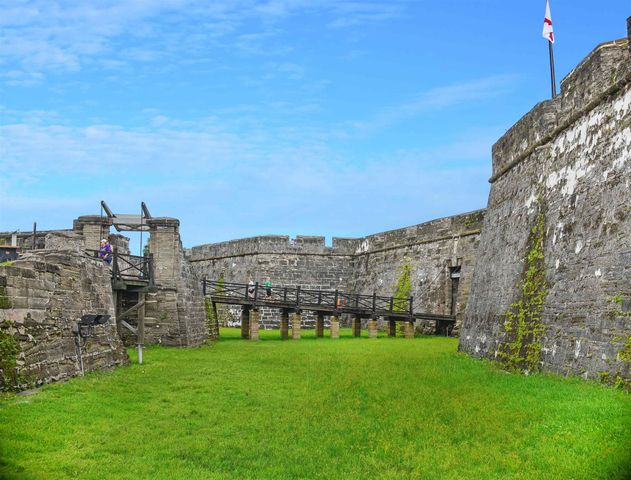 107 Arpieka Ave, St Augustine, FL 32080