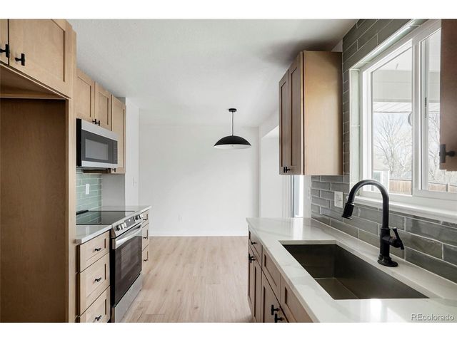 1828 Stratford Ln, Longmont, CO 80503