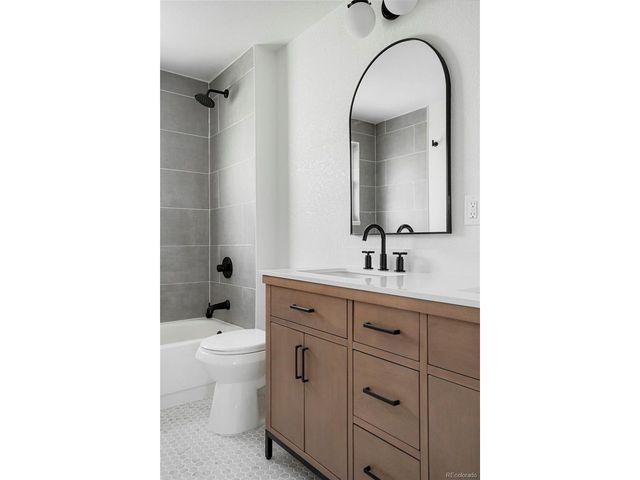 1828 Stratford Ln, Longmont, CO 80503