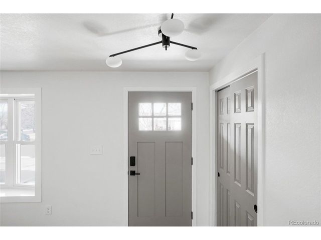 1828 Stratford Ln, Longmont, CO 80503