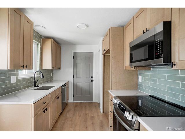 1828 Stratford Ln, Longmont, CO 80503