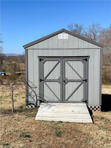 187 Eaton Street, Mount Airy, NC 27030