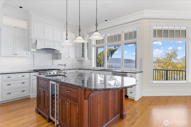 32 Shorewood Drive, Bellingham, WA 98225