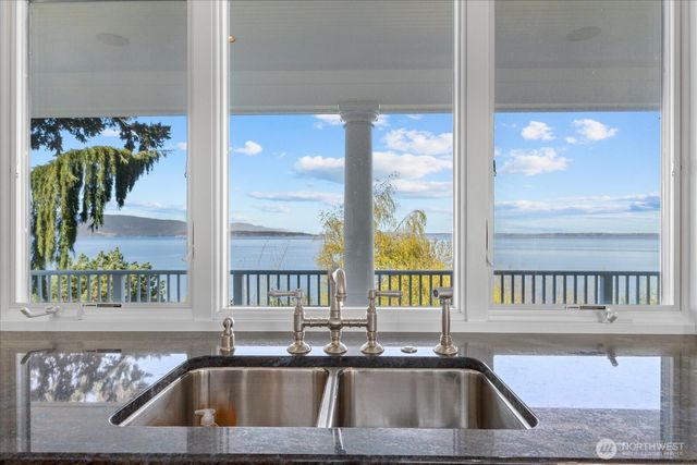 32 Shorewood Drive, Bellingham, WA 98225