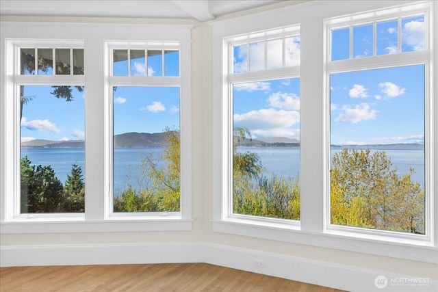 32 Shorewood Drive, Bellingham, WA 98225