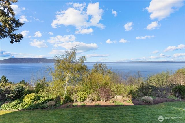 32 Shorewood Drive, Bellingham, WA 98225
