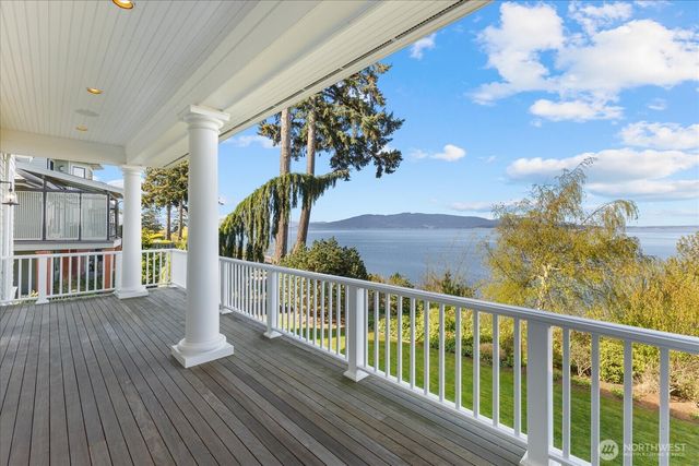 32 Shorewood Drive, Bellingham, WA 98225