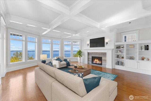 32 Shorewood Drive, Bellingham, WA 98225