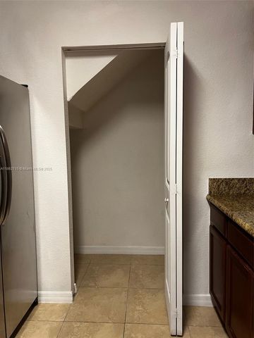 608 NE 33rd Ter 608, Homestead, FL 33033