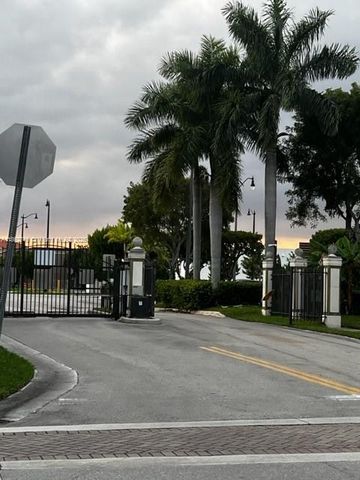 608 NE 33rd Ter 608, Homestead, FL 33033