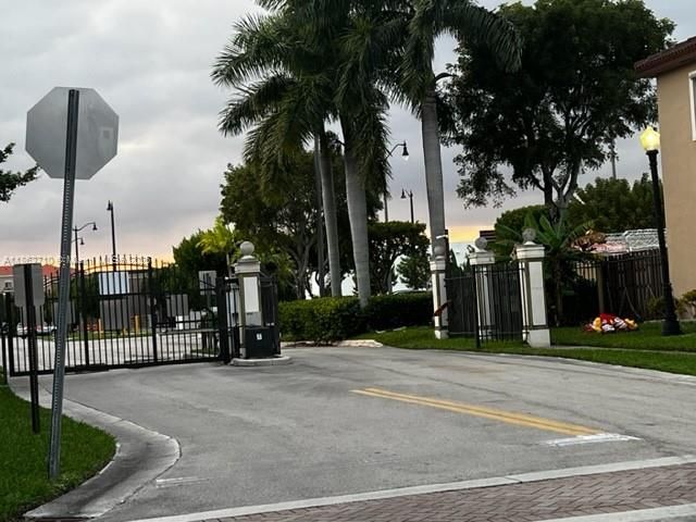 608 NE 33rd Ter 608, Homestead, FL 33033