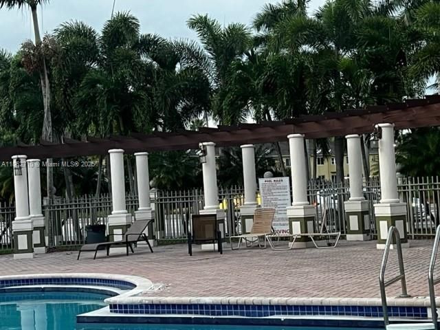 608 NE 33rd Ter 608, Homestead, FL 33033