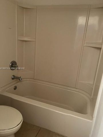 608 NE 33rd Ter 608, Homestead, FL 33033