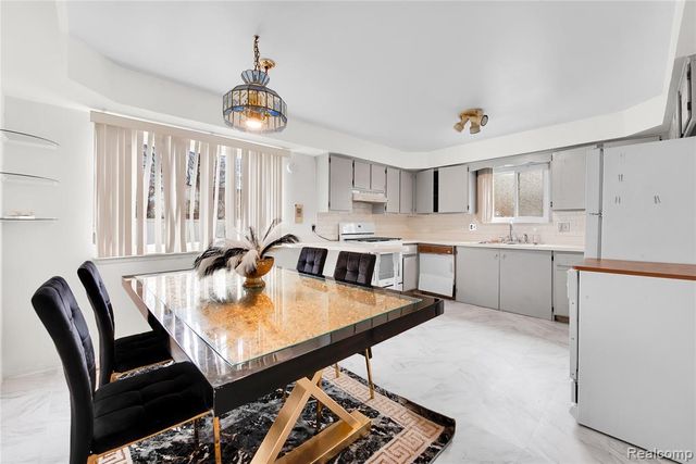 12136 Brougham Drive, Sterling Heights, MI 48312