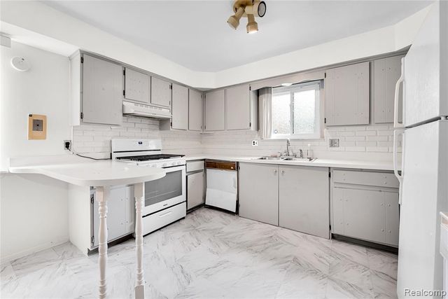 12136 Brougham Drive, Sterling Heights, MI 48312