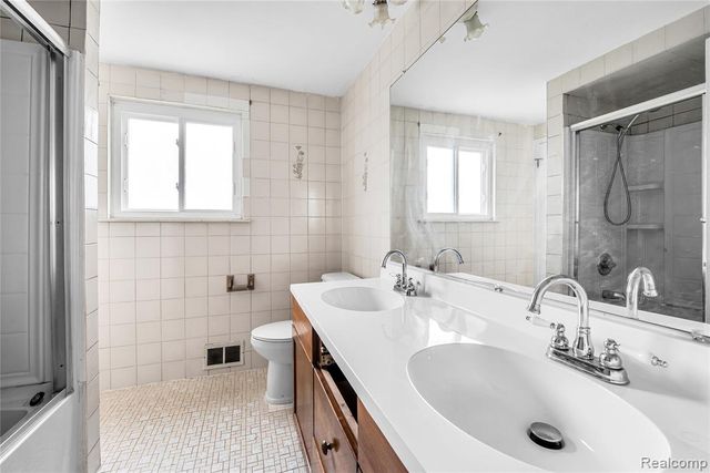 12136 Brougham Drive, Sterling Heights, MI 48312