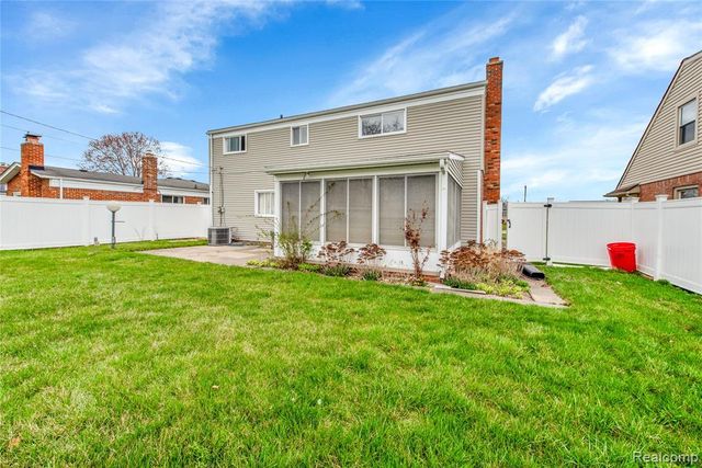 12136 Brougham Drive, Sterling Heights, MI 48312