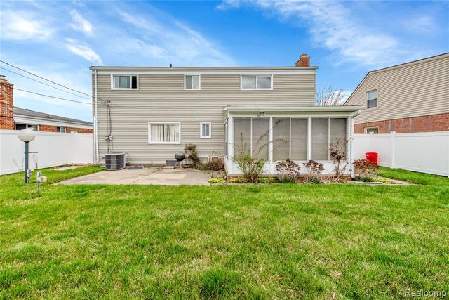 12136 Brougham Drive, Sterling Heights, MI 48312