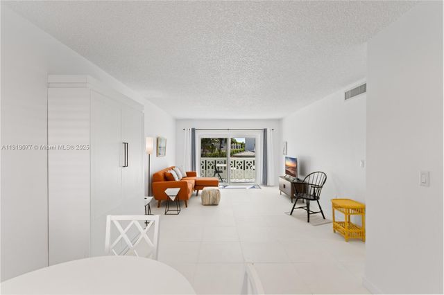 3209 S Ocean Dr 2M, Hallandale Beach, FL 33009