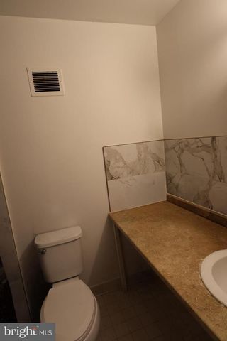 2906 KINGS CHAPEL RD #4, Falls Church, VA 22042