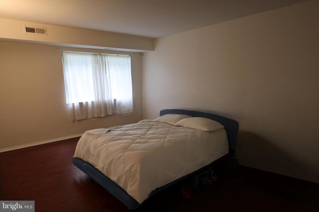 2906 KINGS CHAPEL RD #4, Falls Church, VA 22042