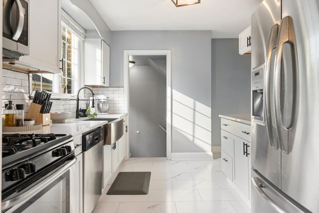1840 Hampton Road, Grosse Pointe Woods, MI 48236