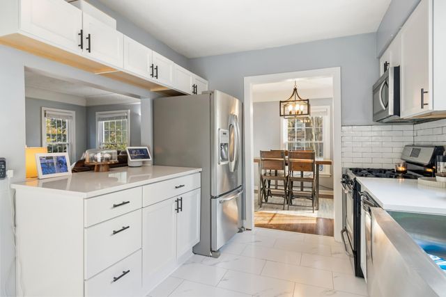 1840 Hampton Road, Grosse Pointe Woods, MI 48236