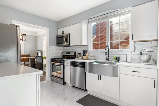 1840 Hampton Road, Grosse Pointe Woods, MI 48236