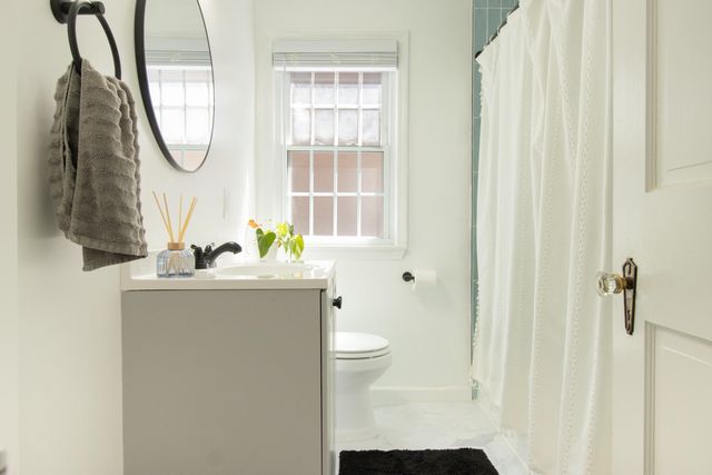1840 Hampton Road, Grosse Pointe Woods, MI 48236