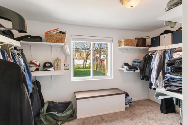 1840 Hampton Road, Grosse Pointe Woods, MI 48236