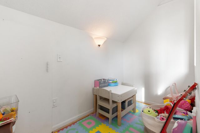 1840 Hampton Road, Grosse Pointe Woods, MI 48236