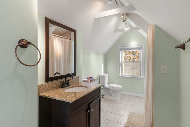 1840 Hampton Road, Grosse Pointe Woods, MI 48236