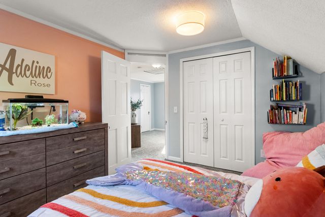 1840 Hampton Road, Grosse Pointe Woods, MI 48236