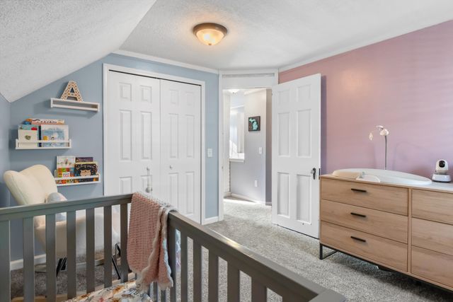 1840 Hampton Road, Grosse Pointe Woods, MI 48236