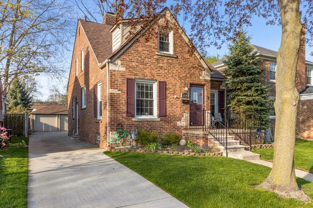1840 Hampton Road, Grosse Pointe Woods, MI 48236