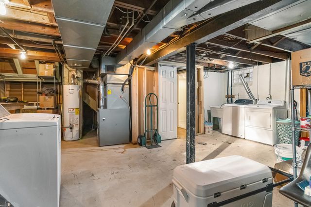 1840 Hampton Road, Grosse Pointe Woods, MI 48236