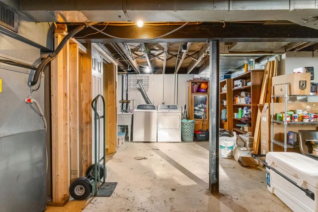 1840 Hampton Road, Grosse Pointe Woods, MI 48236